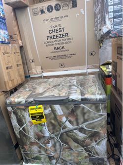 8.8-cu ft Chest Freezer Convertible to Refrigerator (Camoflauge
