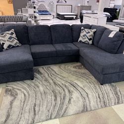 Brand New Albar Place 2 Piece Sectional With Chaise 