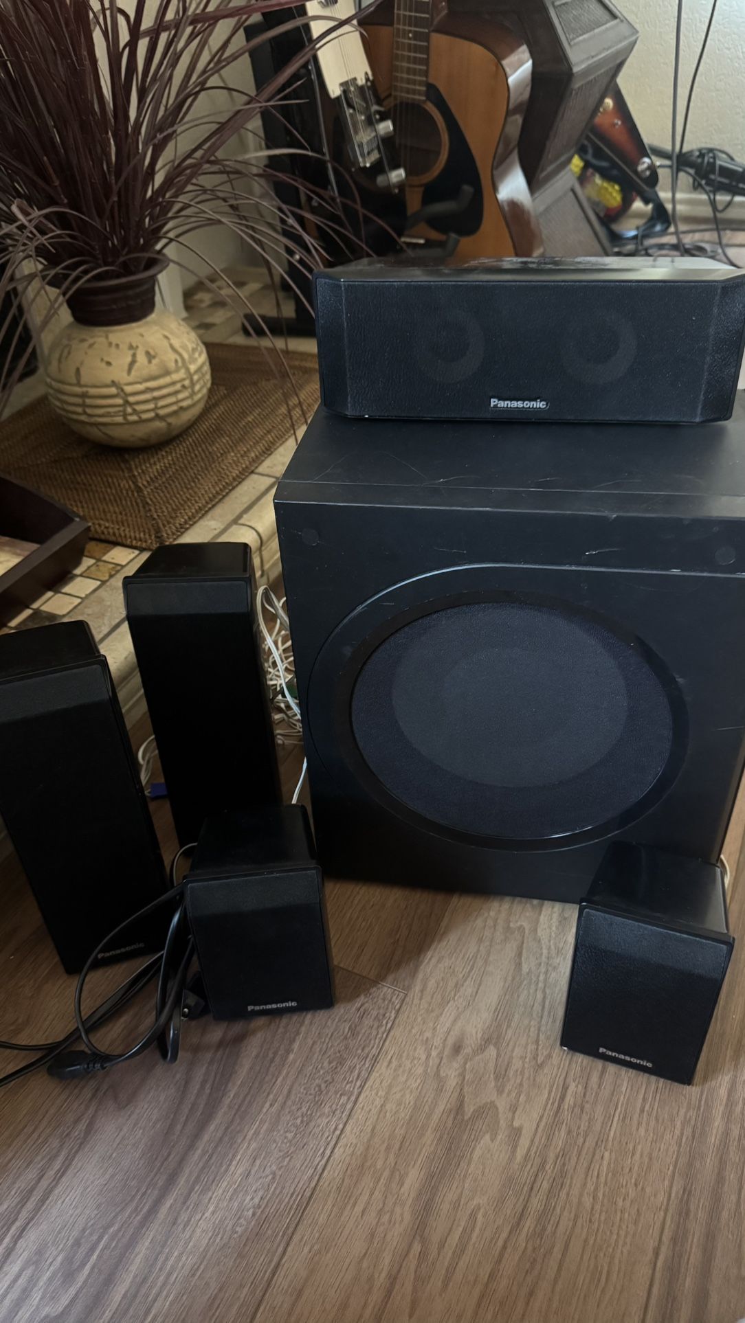 Panasonic Speaker System Comes With SB-HW560 subwoofer