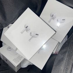 AirPods Pro. Brand New. Noise Cancellation Active !! Delivery or Pick Up Now