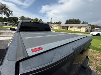 Toyota Tundra Low Profile Bed Cover (22-26)