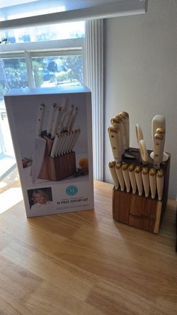 Brand new never used Martha Stewart knife set