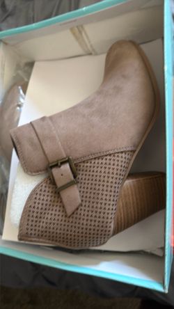 Beige boots