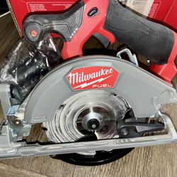 Milwaukee M12 FUEL 12V Lithium-Ion Brushless 5-3/8 in. Cordless Circular Saw (Tool-Only).
