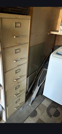 File cabinet with five drawers