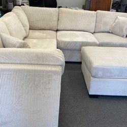 New Sectional Couch with Ottoman! Free Delivery 🚚! 