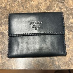 Prada Wallet Good Condition 