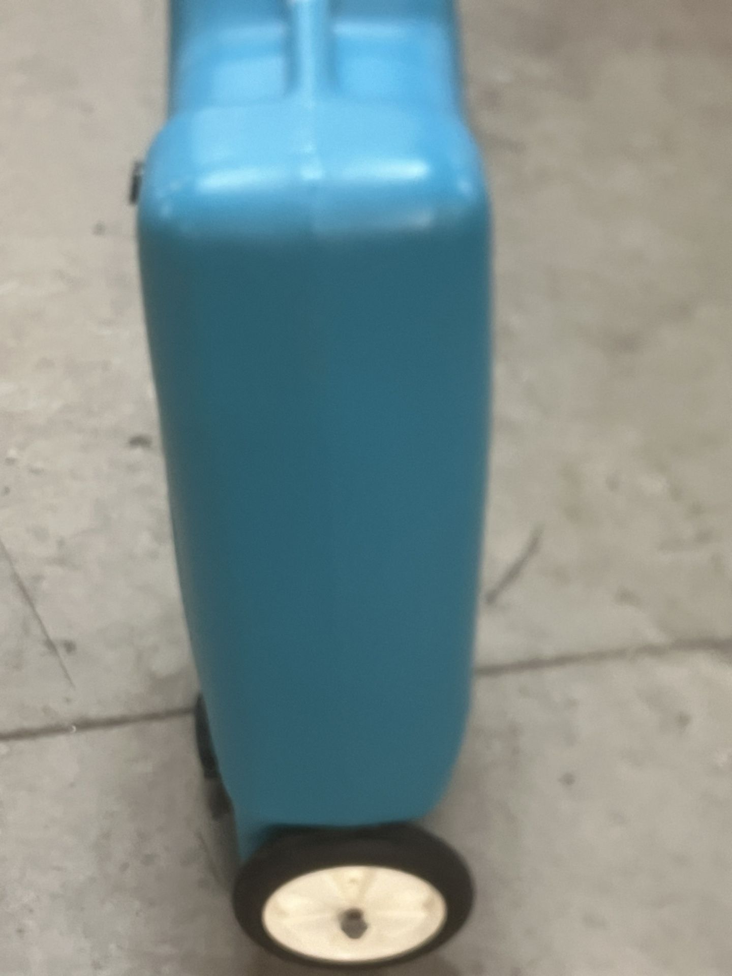 BARKER 11104 Tote-Along Tank - 22 Gallon, Blue great condition location below  31705 Wesley Chapel blvd Fl 33543 Storage Mart  