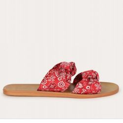 Bamboo Red Bandana Print Flat Sandals for Sale in Laredo, TX - OfferUp