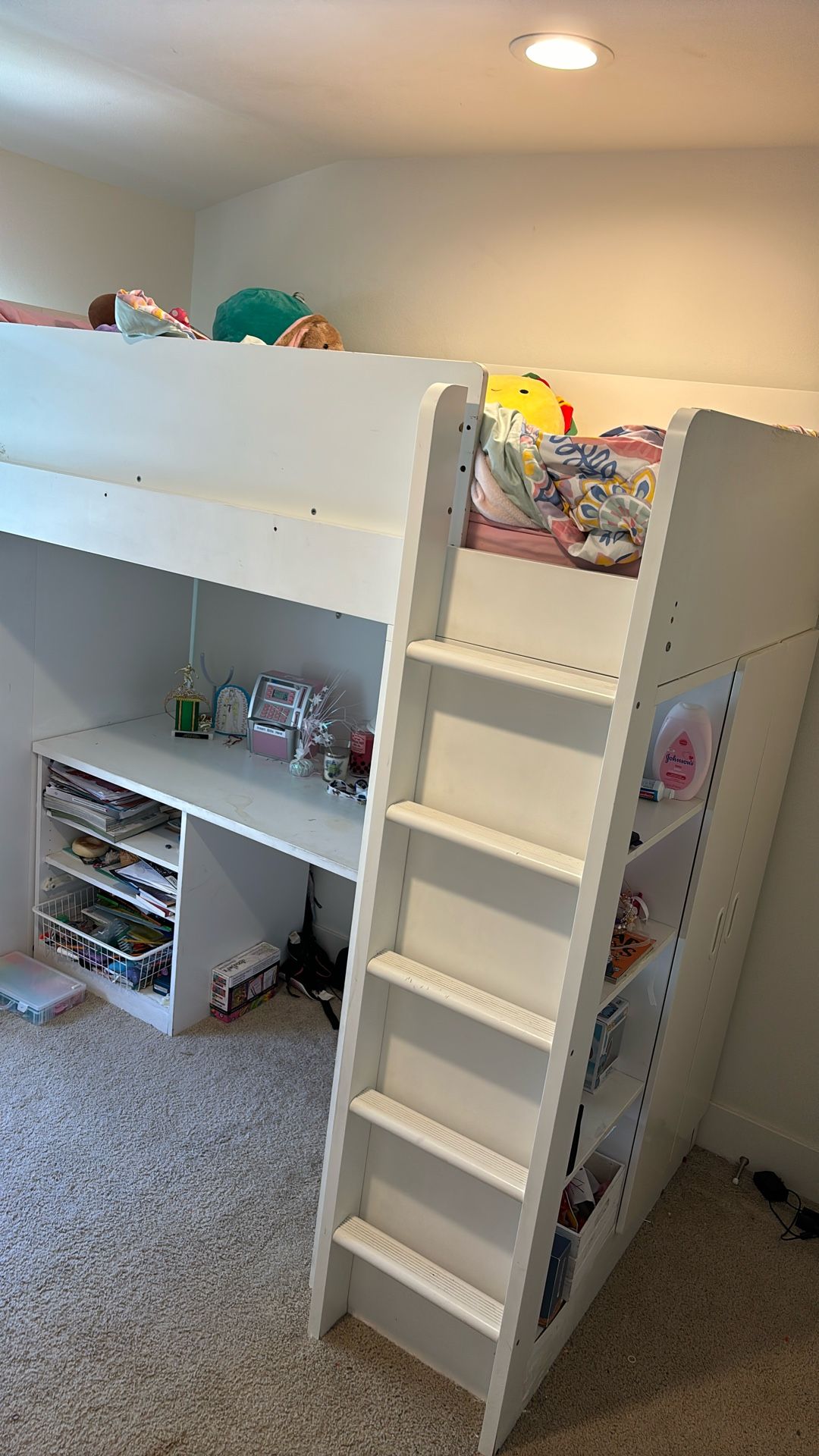 Bed / Desk