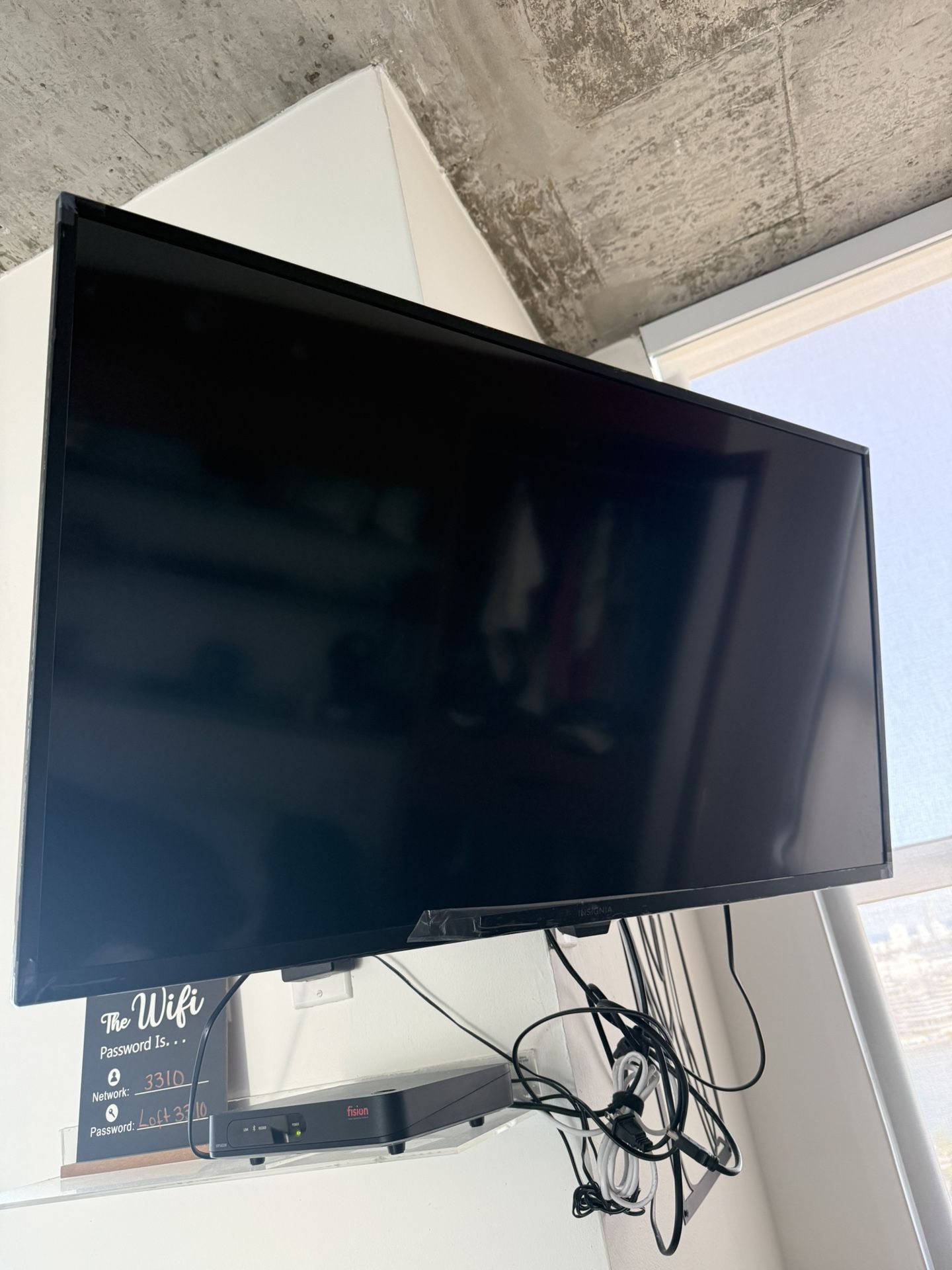 Smart TV Insignia - 42 inches Full HD Led