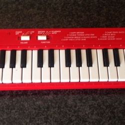 RED KEY BOARD PIANO