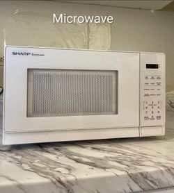 Sharp Microwave Oven 700 Watt Digital Countertop Microwave – Excellent Condition & Working