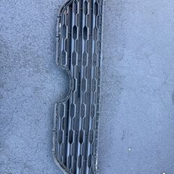 Toyota RAV-4 RAV4 front bumper center Grille 53112-42140 (2019-2021)