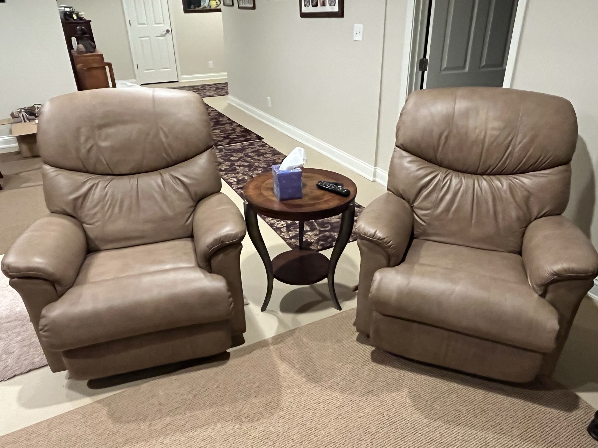 Lazy boy Recliners - Pair