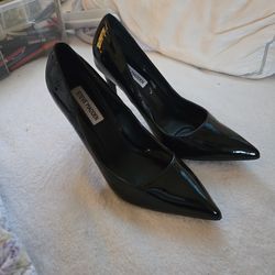 Steve Madden black shiny pointed toe heels