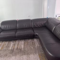 🚨🚨MOVING SALE genuine Leather sectional couch REDUCED PRICE  Paid 4k MUST GO for only $600k OBO 