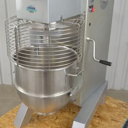 Univex Made In USA Commercial Mixer.- SMR60 Quart With Power Bowl Lift. A Three Grand Option. 