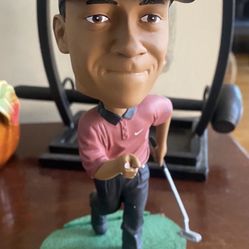 TIGER WOODS GOLF BOBBLEHEAD 