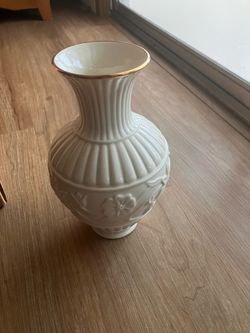Lenox Floral Vine Vase White Porcelain Gold Trim