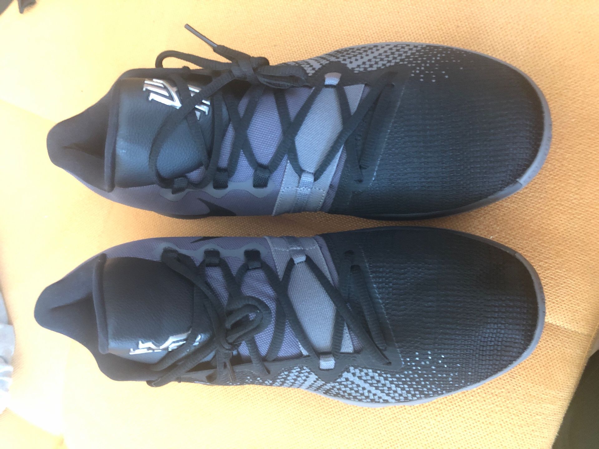 New Nike Kyrie Flytrap Black Gunsmoke Nike shoes no box size 12