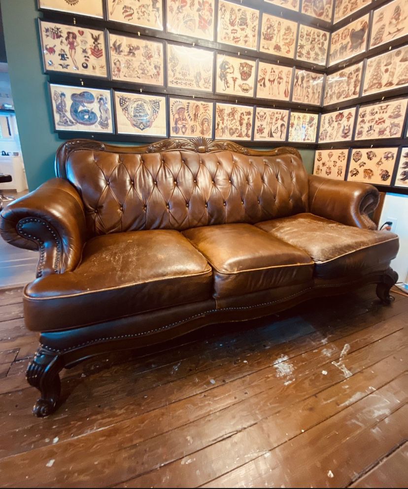 Chesterfield leather Couch 