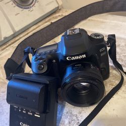  Comes With What You See In The Picture Charger One Battery And A Lens 700 OBO Really Well Taking care of Has All Pieces attached nothing missing