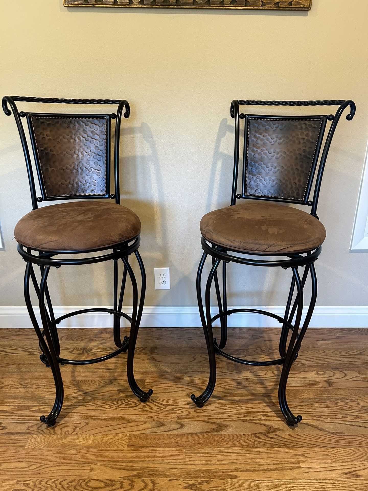 Hillsdale Milan Swivel Bar Stools in Black Metal