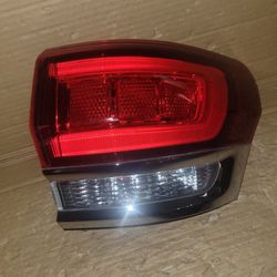 2014 2015 2016 2017 2018 2019 2020 2021 JEEP Grand Cherokee Right Side Taillight LED OEM 