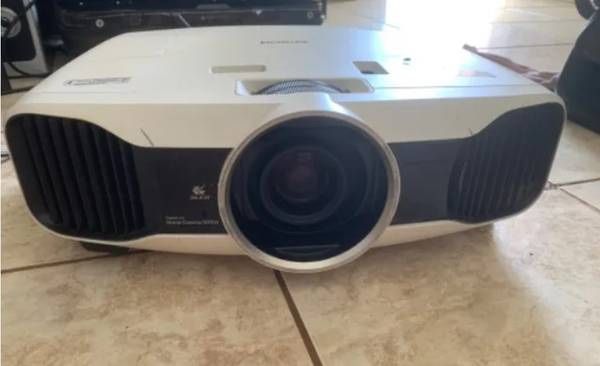 Epson PowerLite Home Cinema 5010e Full HD Projector