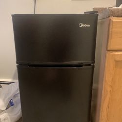 Mini Fridge (Perfect Refrigerator for College Dorm) for Sale in Clearwater  Beach, FL - OfferUp
