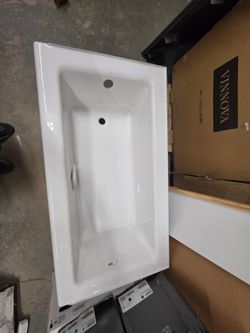 Kohler
Bellwether Collection 60" Three Wall Alcove Bath Tub with Integral Apron and Left Hand Drain