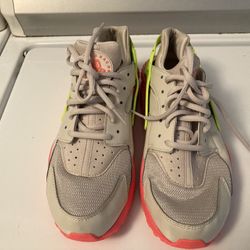 Nike Aur Huarache Run Dessert Women’s Athletic Shoe Sand/Volt-Hot Punch