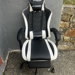 Black And White Gracing Gaming Chair 
