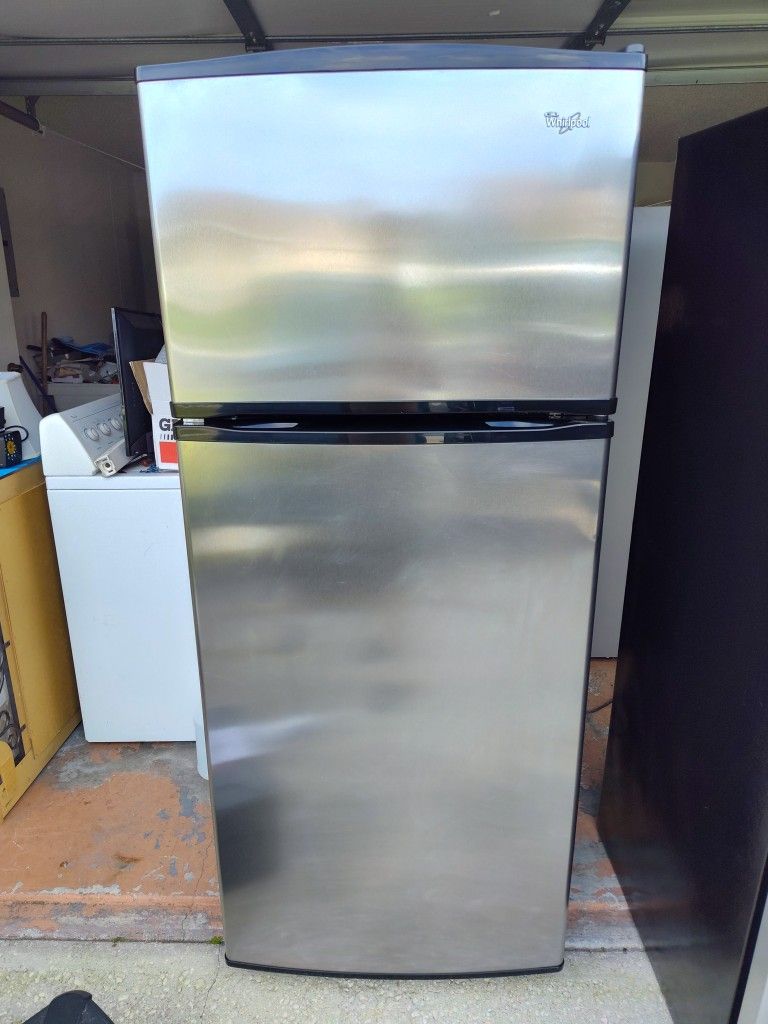 Whirlpool Refrigerator With Ice maker 