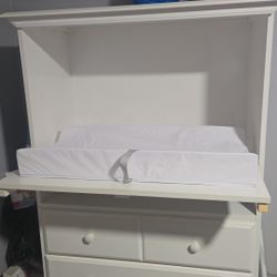 Bellini Changing Table/ Baby Dresser 