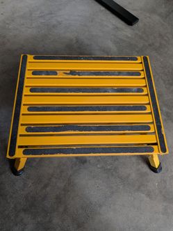 Safety Step Stool 15" X 19" Holds Up To 1,000 Pounds - Everett, Washington