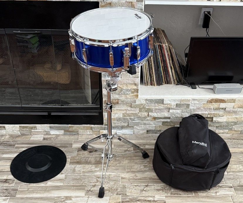 Mendini snare drum set- with carrying case, stand, and dampener