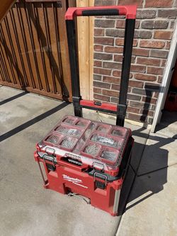 Milwaukee pack out set includes everything pictured