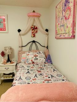 Paris themed bedroom decor