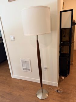 Modern Mid-Century Floor Lamp – Wood & Brushed Metal – 61”