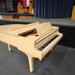 Piano (Young Chang G-185)