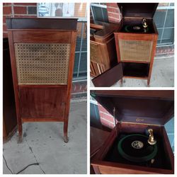 Thomas Edison Phonograph,crank It Up.Comes With Record ( Value 300.00 record)