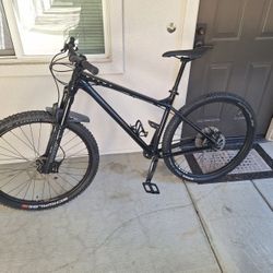 MTB Vitus Sentier 29VR Brand NEW With Stand & Accesories