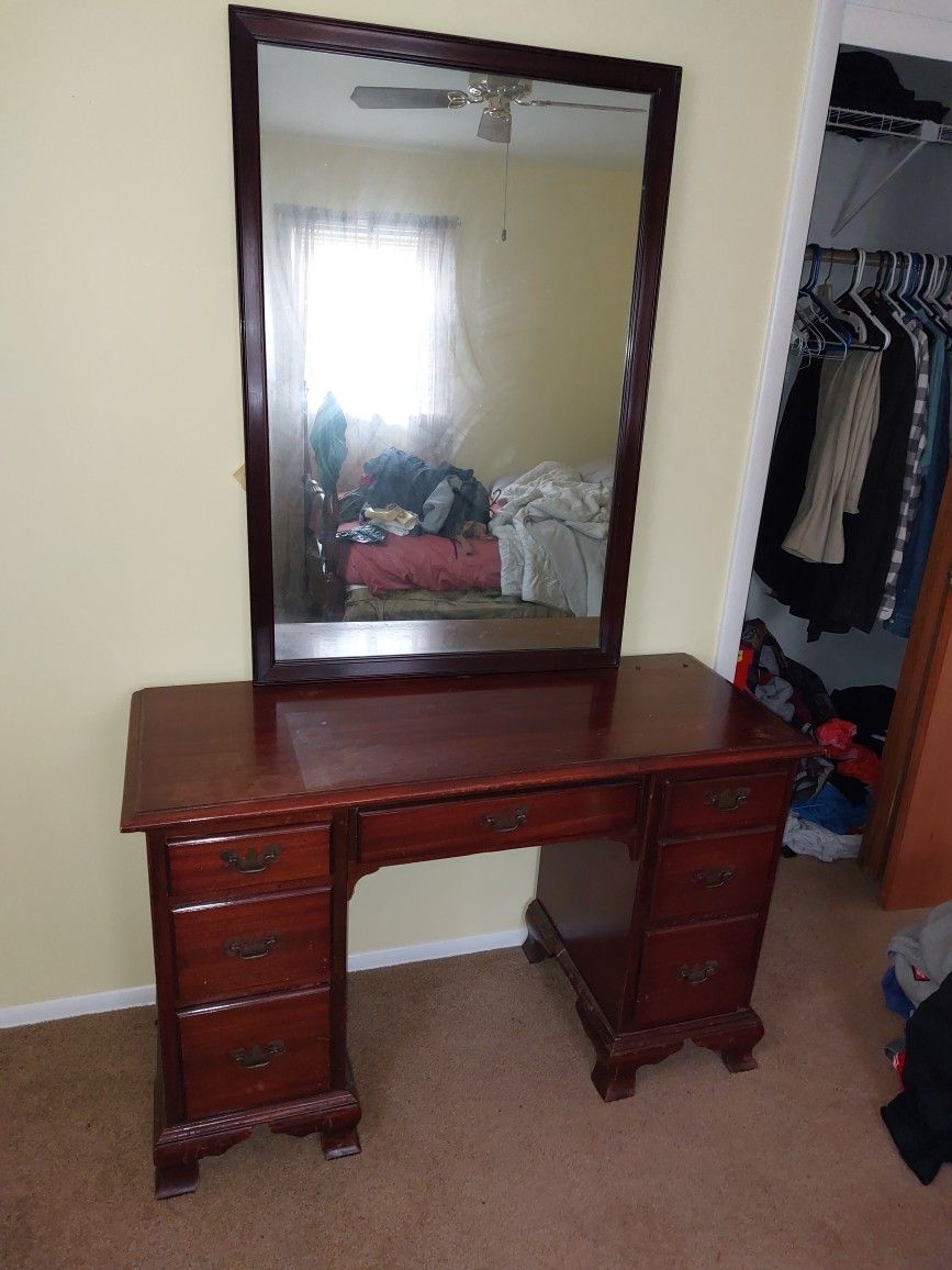 Dresser With Big Mirror