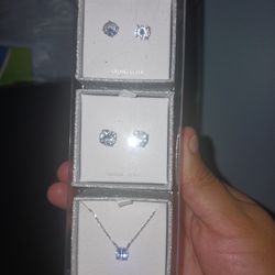 BRAND NEW BEAUTIFUL JEWELRY SET ........😁😊😍