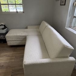 White sherpa couch/bed