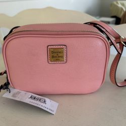 Women’s New With Tag Dooney Burke Light Pink Camera Crossbody Bag With Pockets 