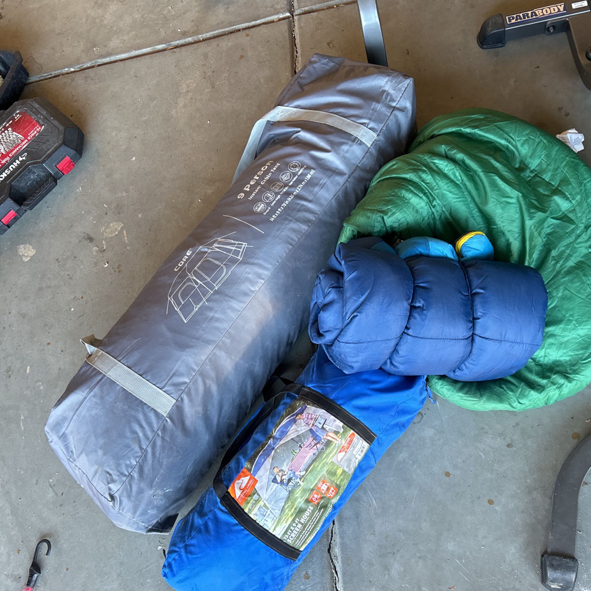 Tent And Sleeping Bags 