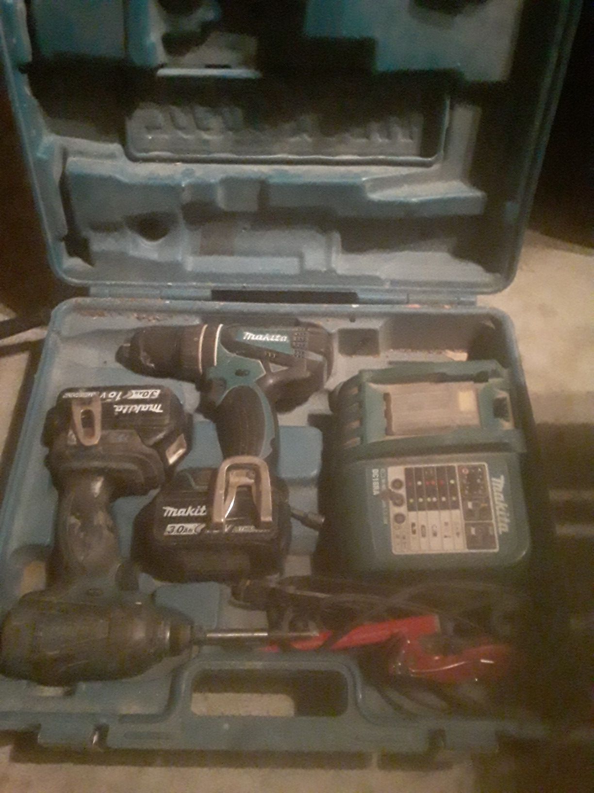 Makita drill set with extra impact drill 3 batteries and charger with hard case